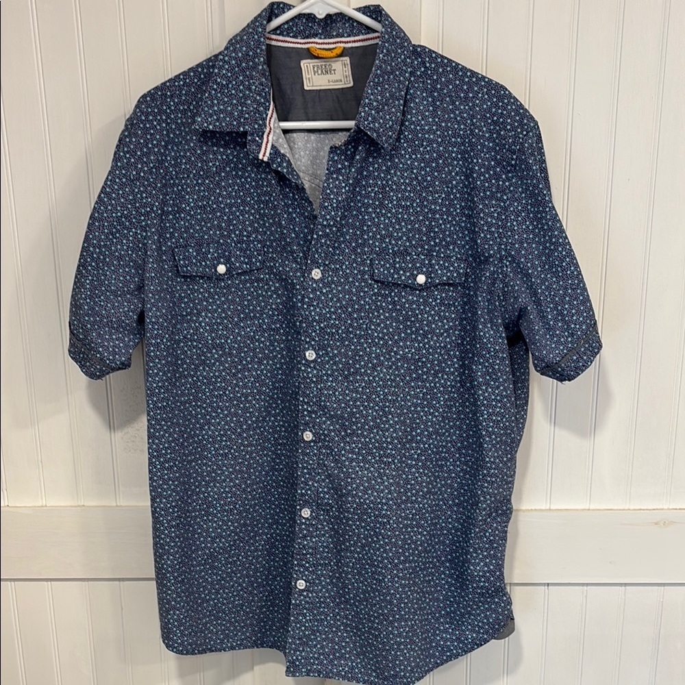 Free Planet dark/light Blue Short Sleeve, star pattern Shirt size XL